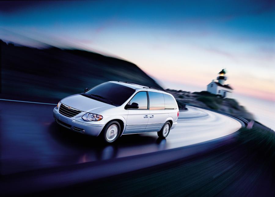  Chrysler Town & Country 2005 года  (фото 10 из 22)